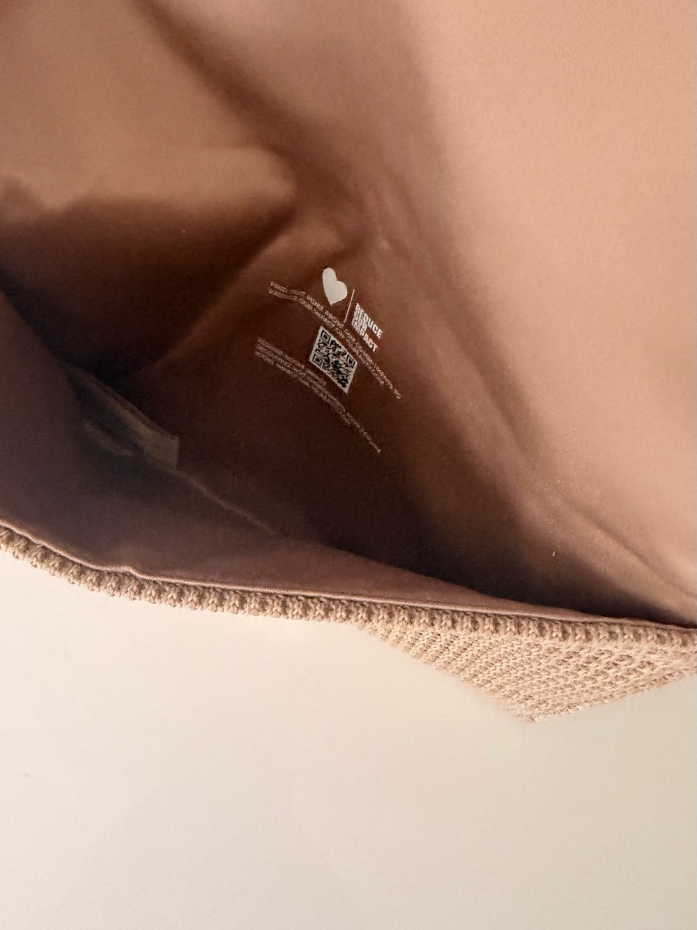 Yves Saint Laurent Beauté YSL Clutch in Woven Beige Raffia - Picture 4 of 6